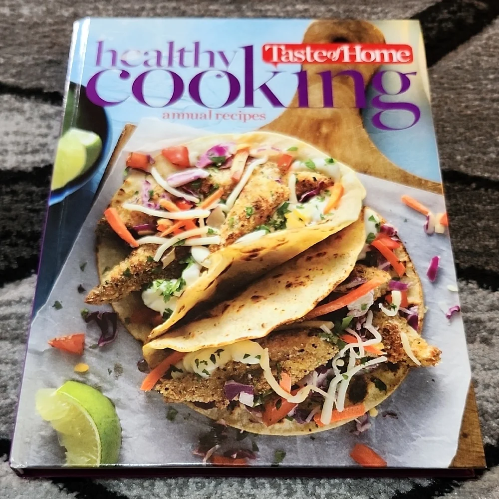 TASTE OF HOME HEALTHY COOKING 2017 ANNUAL RECIPES HARDCOVER COOKBOOK
